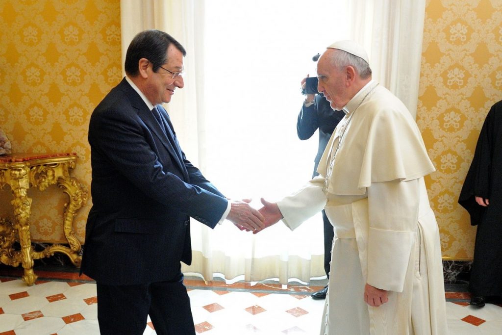 Kipar: Anastasiades kontaktirao papu Franju