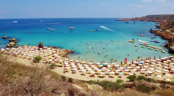 Grčka otvara plaže, traži način za pokretanje letnje turističke sezone