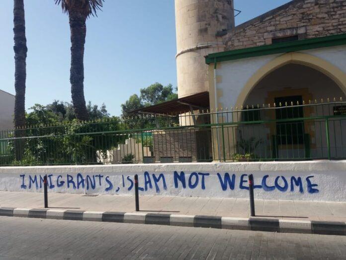 Kipar: Vlada i lideri religijskih zajednica osudili vandalizam na Koprulu džamiji