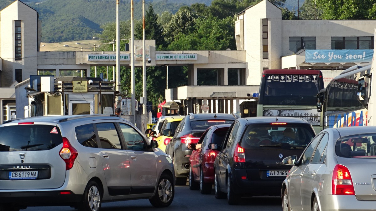 Bugarska: Kolona na granici sa Grčkom se protegla 10 kilometara, stotine Srba ostali zaglavljeni