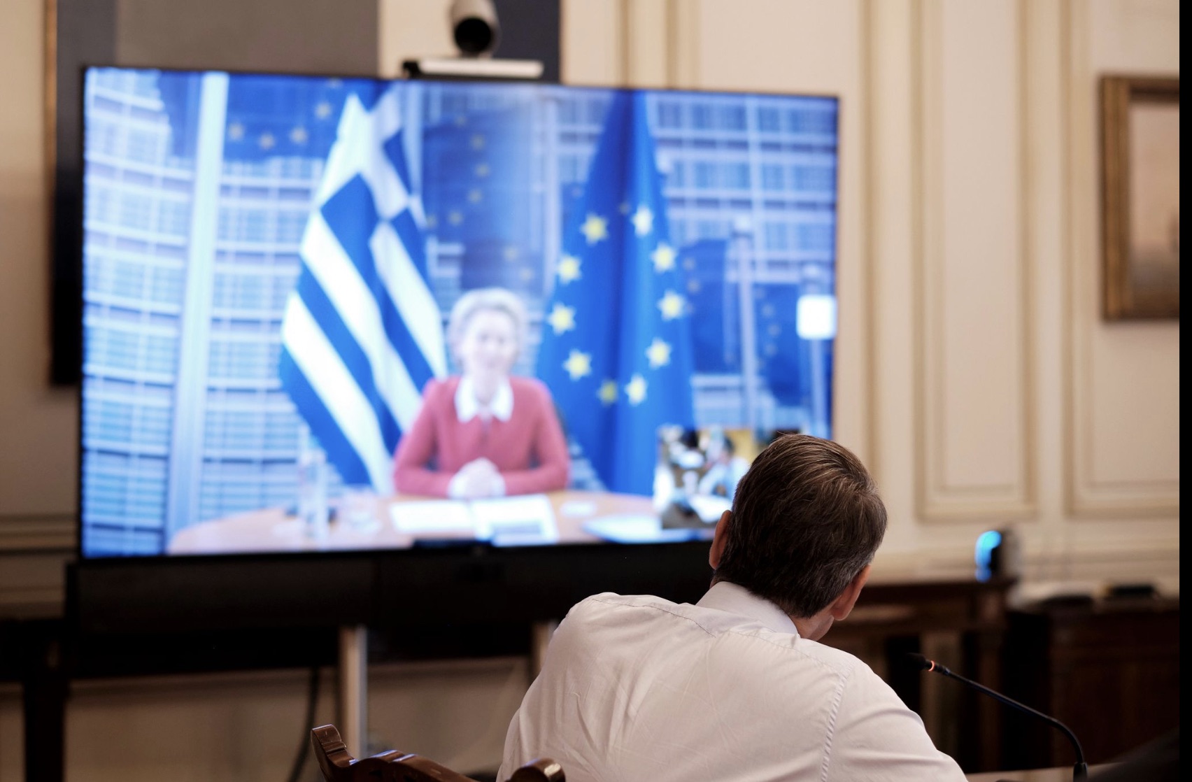 Grčka: Mitsotakis i van der Leyen održali video konferenciju o pitanjima zbeglica/migranata, Fondu za oporavak i Turskoj