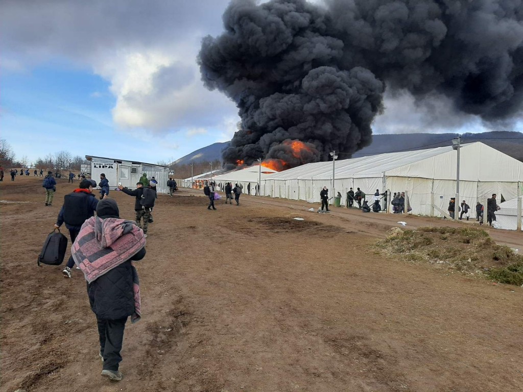 BiH: Zapaljen migrantski kamp Lipa