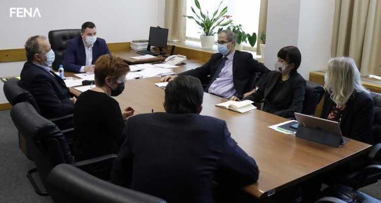 BiH: Štefanek sa vlastima pokušava pronaći rješenje za migrante