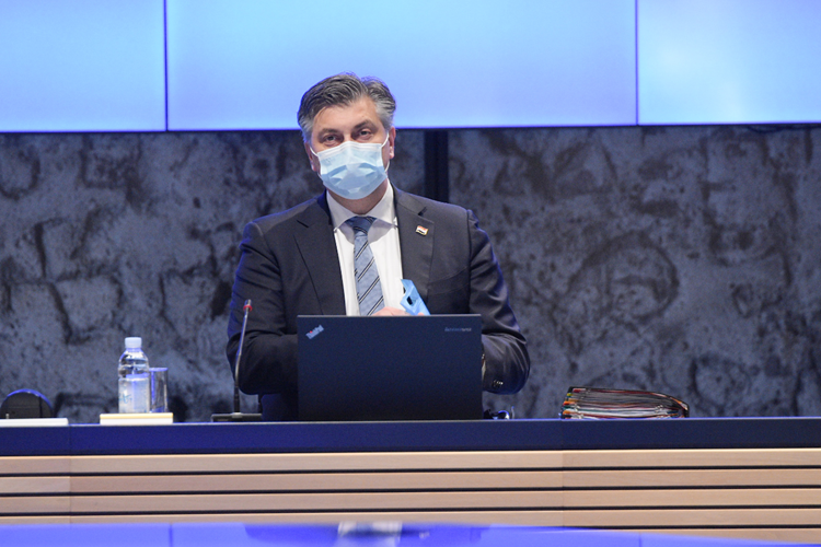 Hrvatska popušta mere, najavio Plenković