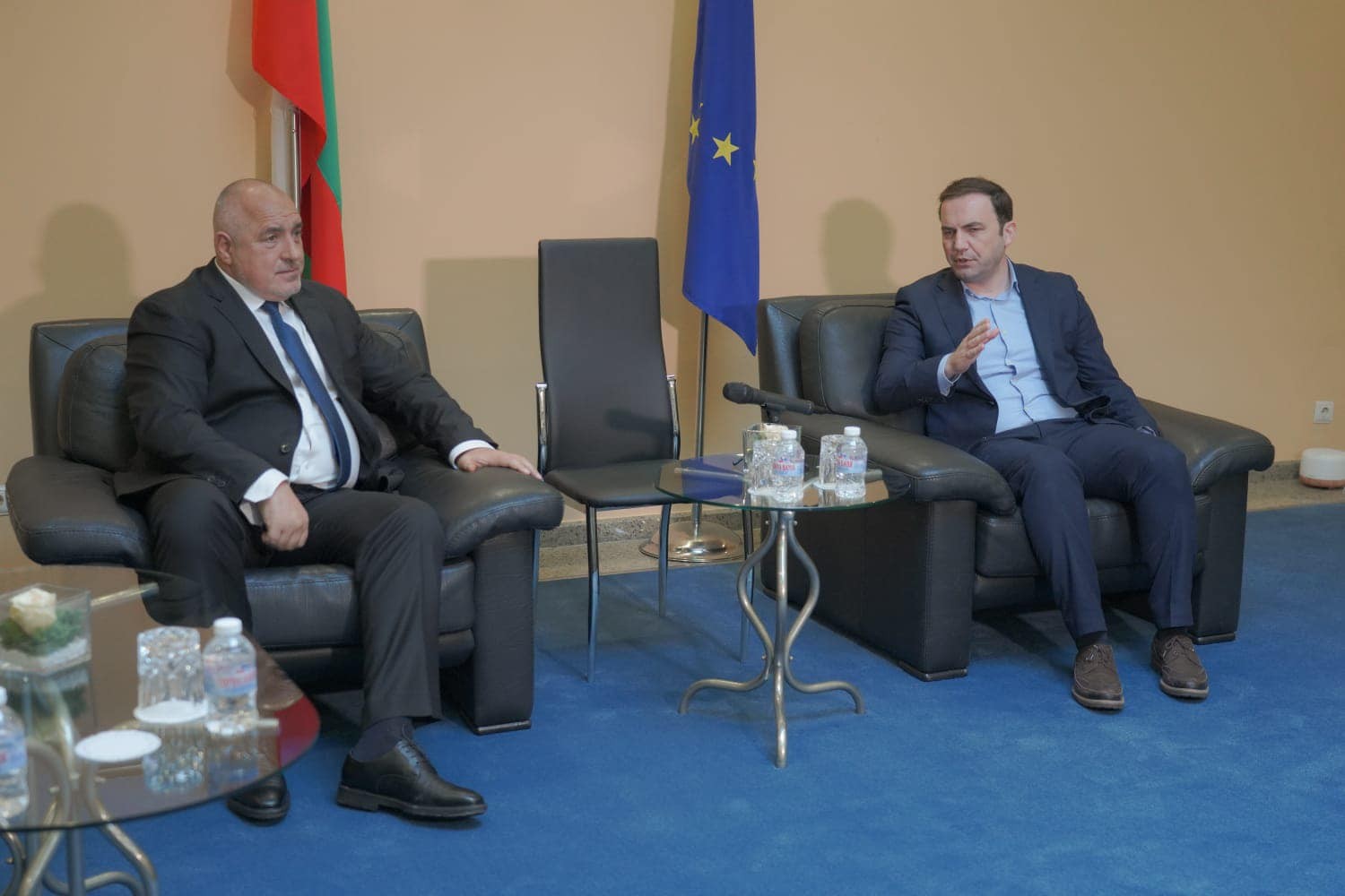 Bugarska: Borissov i Osmani sastali se na aerodromu u Sofiji