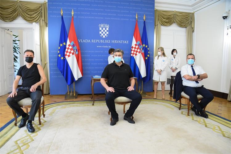 Hrvatska: Plenković, Jandroković i Beroš se vakcinisali AstraZenecom