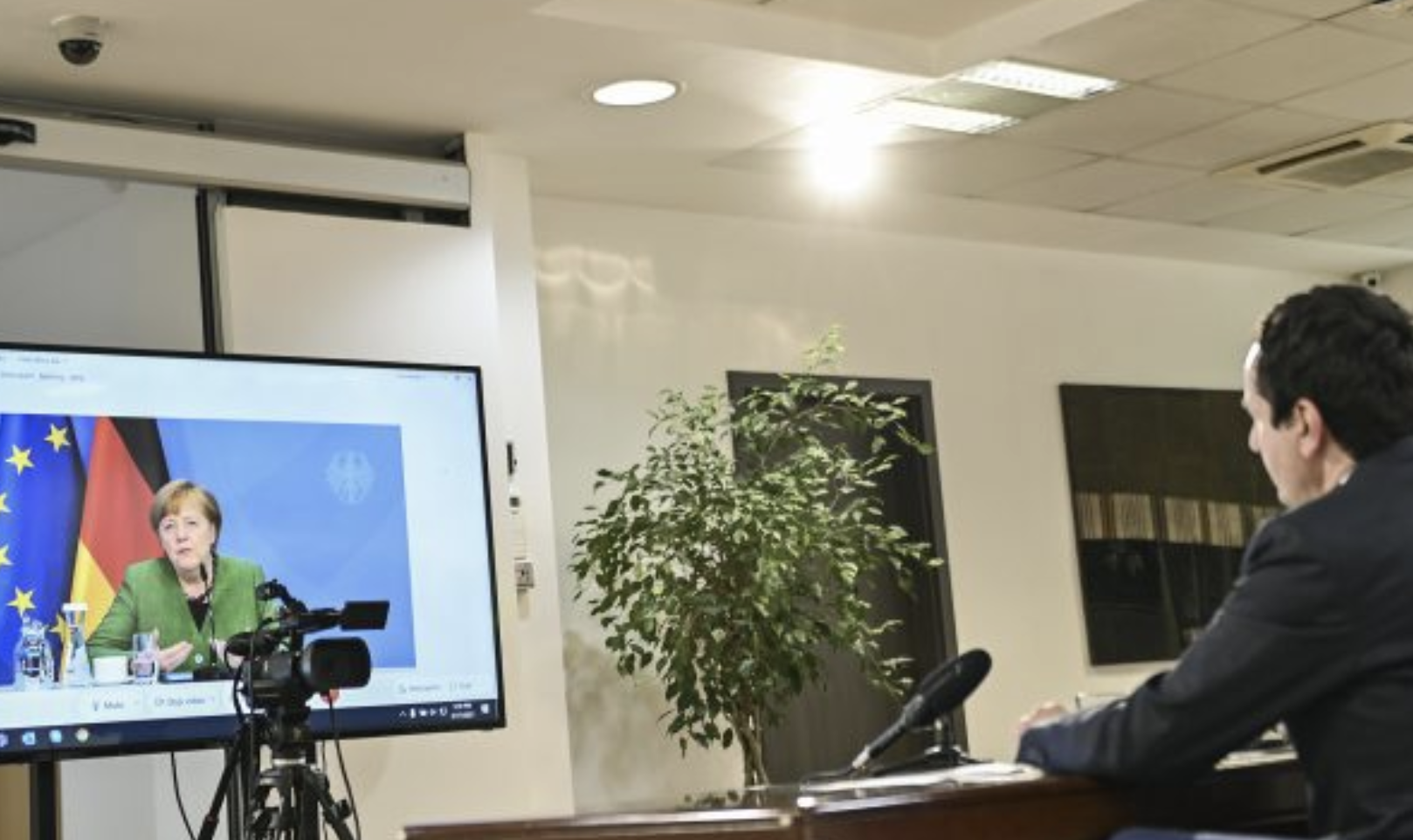 Kosovo: Kurti i Merkel razgovarali o dijalogu, vakcinama i radnim mestima