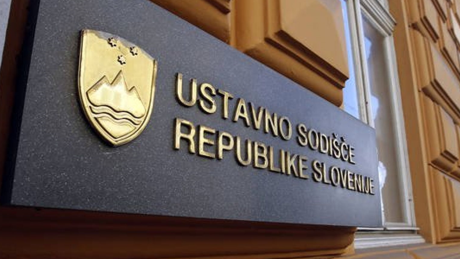 Slovenija: Dva tužioca tužila Vladu