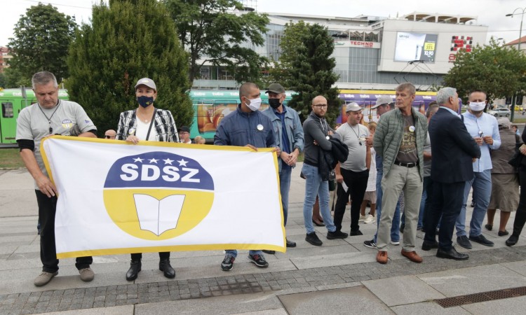 Državni službenici BiH protestovali u Sarajevu